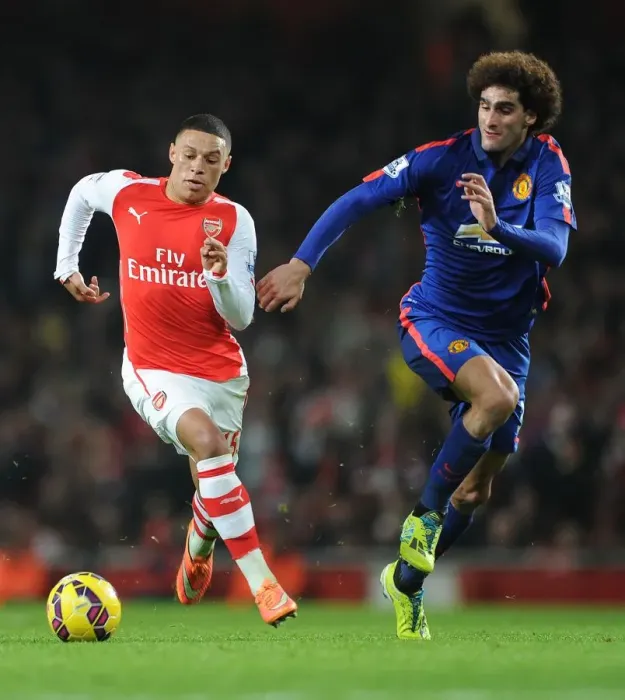Framed Print : Arsenal vs Manchester United: Oxlade-Chamberlain vs Fellaini Clash in the Premier League Framed Print : Arsenal vs Manchester United: Oxlade-Chamberlain vs Fellaini Clash in the Premier League