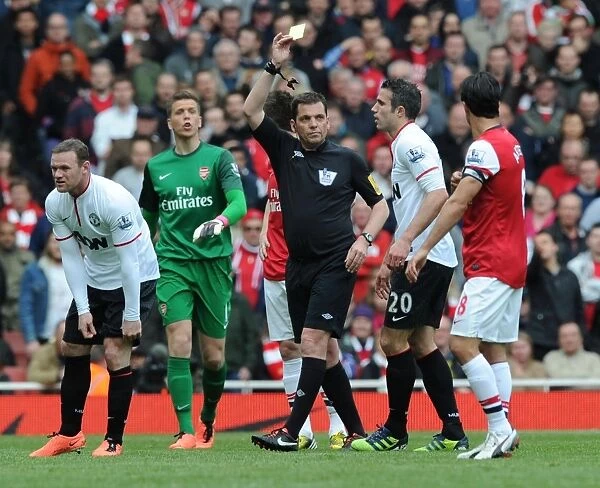 Arsenal vs Manchester United: Phil Dowd Shows Yellow Card to Robin van Persie