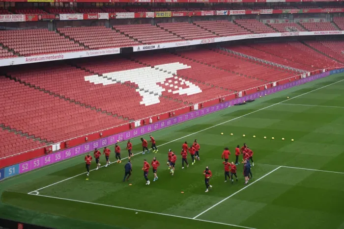 Framed Print : Arsenal vs Manchester United: Premier League Showdown - The Arsenal Squad Prepares at Emirates Stadium