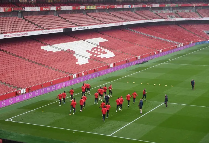 Framed Print : Arsenal vs Manchester United: Premier League Showdown - Arsenal Squad Warm-Up at Emirates Stadium Framed Print : Arsenal vs Manchester United: Premier League Showdown - Arsenal Squad Warm-Up at Emirates Stadium