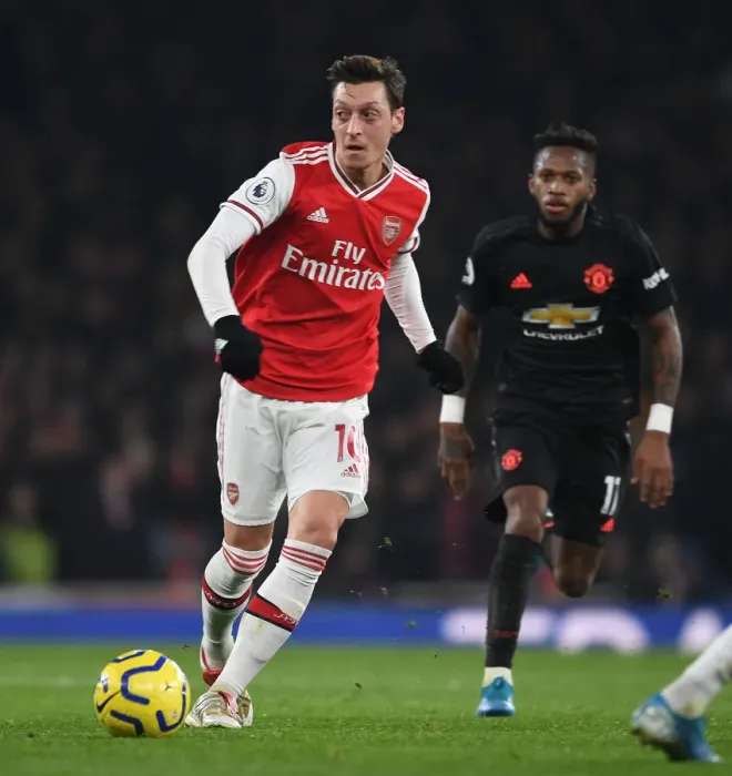 Framed Print : Arsenal vs. Manchester United: A Premier League Showdown - Ozil vs. Manchester United