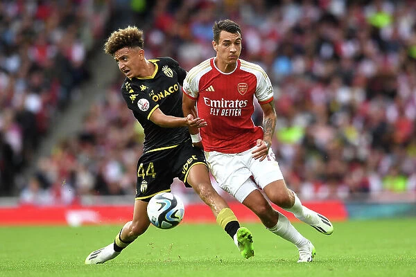 Arsenal vs AS Monaco: Intense Battle for Ball Possession - Emirates Cup 2023