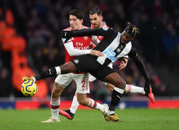 Framed Print : Arsenal vs Newcastle: Bellerin vs Saint-Maximin Clash in Premier League Showdown