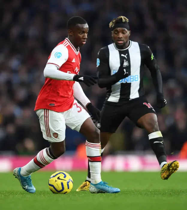 Framed Print : Arsenal vs Newcastle: Pepe and Saint-Maximin Clash in Premier League Showdown