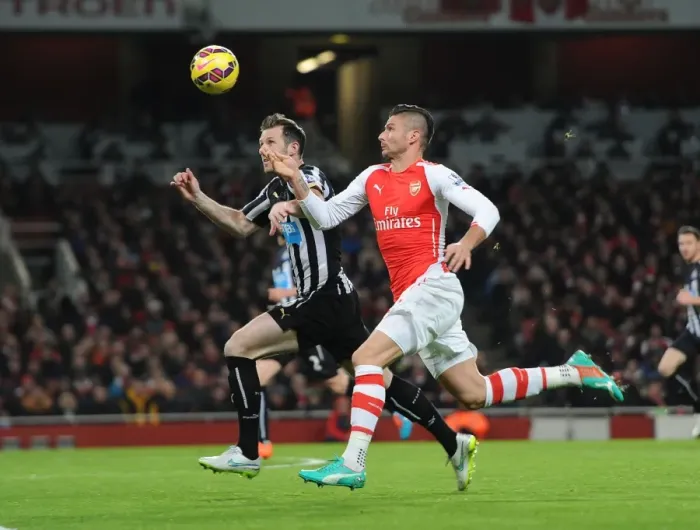 Framed Print : Arsenal vs Newcastle United: Olivier Giroud Faces Mike Williamson in Premier League Clash (December 2014)