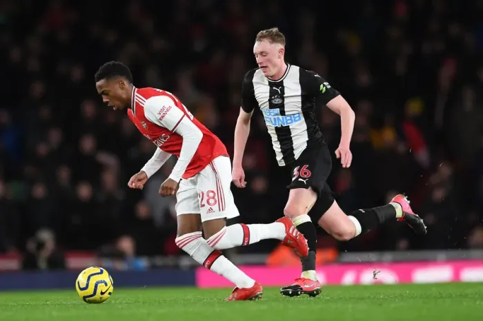 Framed Print : Arsenal vs Newcastle United: Joe Willock Clashes with Sean Longstaff in Premier League Showdown