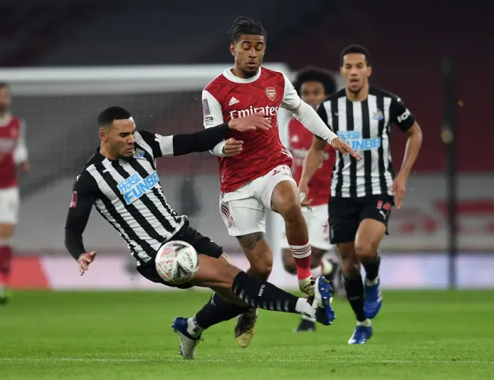 Framed Print : Arsenal vs Newcastle United: Nelson vs Lascelles - FA Cup Clash Framed Print : Arsenal vs Newcastle United: Nelson vs Lascelles - FA Cup Clash