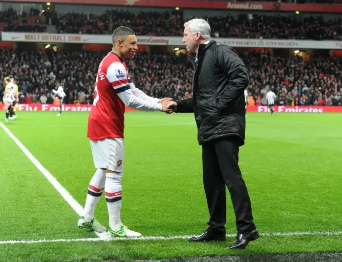 Framed Print : Arsenal vs. Newcastle United: Pre-Match Handshake Between Alex Oxlade-Chamberlain and Alan Pardew (2012-13) Framed Print : Arsenal vs. Newcastle United: Pre-Match Handshake Between Alex Oxlade-Chamberlain and Alan Pardew (2012-13)
