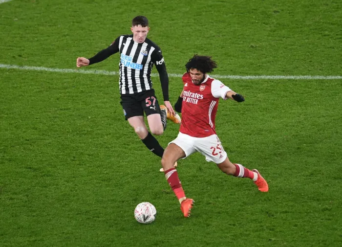 Framed Print : Arsenal vs Newcastle United: Tight Battle in FA Cup Third Round