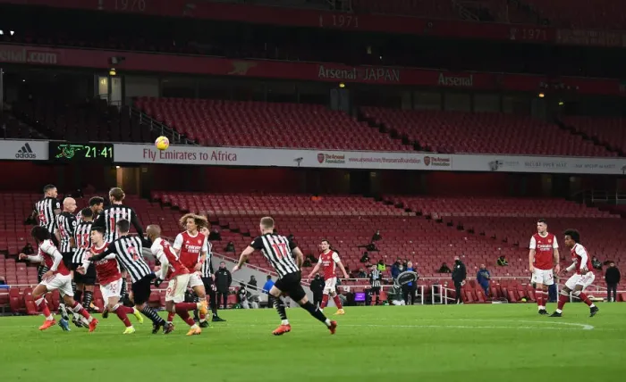 Framed Print : Arsenal vs Newcastle United: Willian's Free Kick Hits the Wall in Empty Emirates Stadium, Premier League 2020-21 Framed Print : Arsenal vs Newcastle United: Willian's Free Kick Hits the Wall in Empty Emirates Stadium, Premier League 2020-21