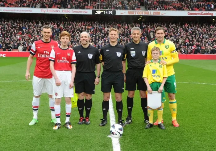 Framed Print : Arsenal vs Norwich City: Premier League Showdown at Emirates Stadium (2012-13) Framed Print : Arsenal vs Norwich City: Premier League Showdown at Emirates Stadium (2012-13)