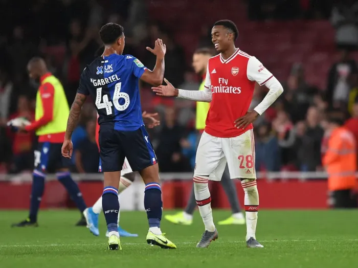 Framed Print : Arsenal vs Nottingham Forest: Carabao Cup Showdown - Joe Willock Clash with Jordan Gabriel