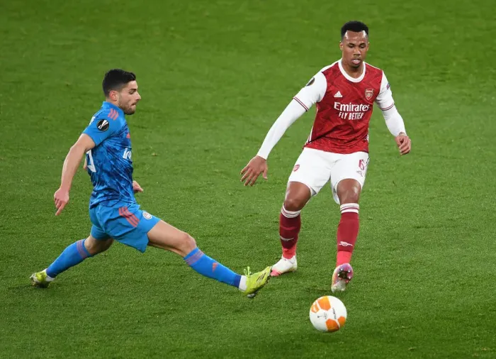 Framed Print : Arsenal vs. Olympiacos: Gabriel Magalhaes Faces Pressure in Empty Emirates Stadium - UEFA Europa League Round of 16