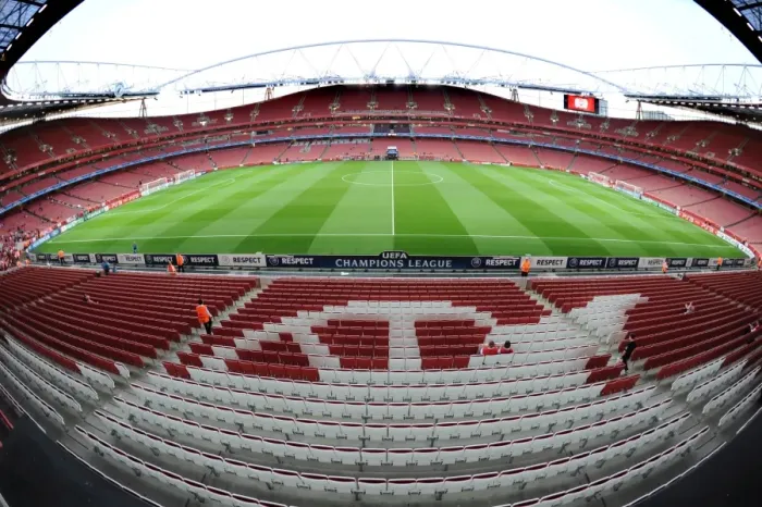 Framed Print : Arsenal vs Olympiacos: Battle at Emirates Stadium - 2011-12 UEFA Champions League