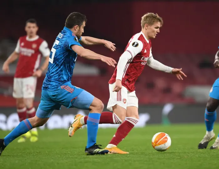 Framed Print : Arsenal vs. Olympiacos: Martin Odegaard Clashes with Sokratis in Empty Europa League Match, London, 2021
