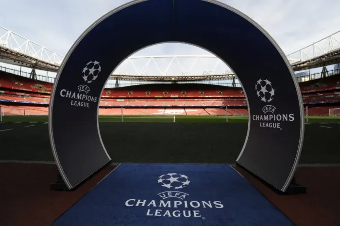Framed Print : Arsenal vs Olympiacos: UEFA Champions League 2015 / 16 at Emirates Stadium, London