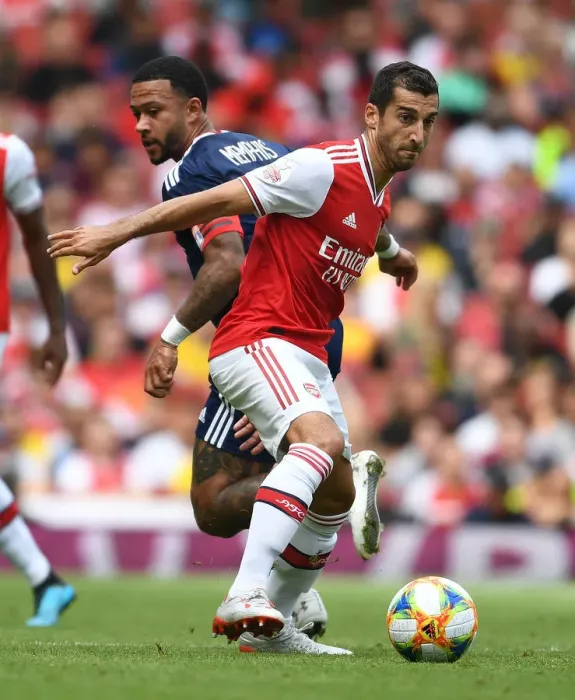 Framed Print : Arsenal vs. Olympique Lyonnais: Mkhitaryan vs. Depay Clash at Emirates Cup 2019