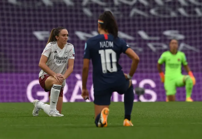 Framed Print : Arsenal vs Paris Saint-Germain: Lisa Evans Kneels in Solidarity at 2020 UEFA Women's Champions League Quarterfinal