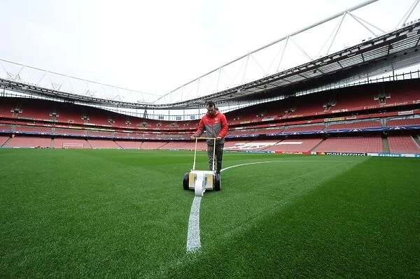 Arsenal vs Paris Saint-Germain: Preparing for Champions League Showdown at Emirates Stadium (2016-17)