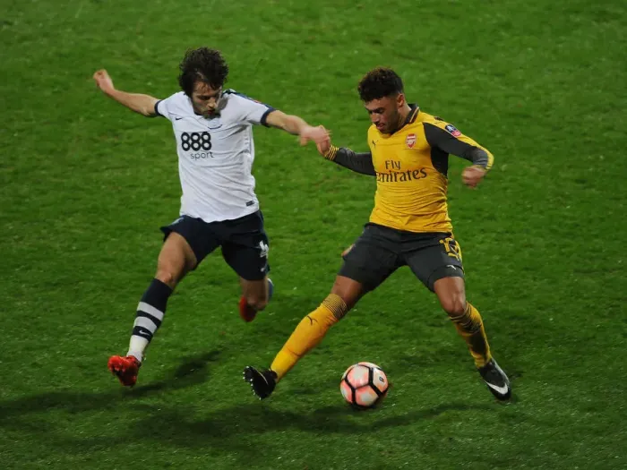 Framed Print : Arsenal vs Preston North End: FA Cup Third Round Clash - Oxlade-Chamberlain vs Pearson