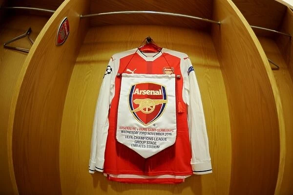 Arsenal vs PSG: Champions League Match Pennant in Arsenal Changing Room (2016-17)