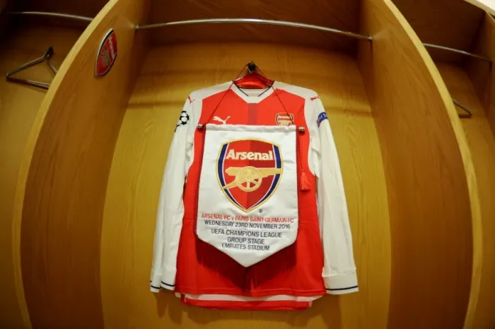 Framed Print : Arsenal vs PSG: Champions League Match Pennant in Arsenal Changing Room (2016-17) Framed Print : Arsenal vs PSG: Champions League Match Pennant in Arsenal Changing Room (2016-17)