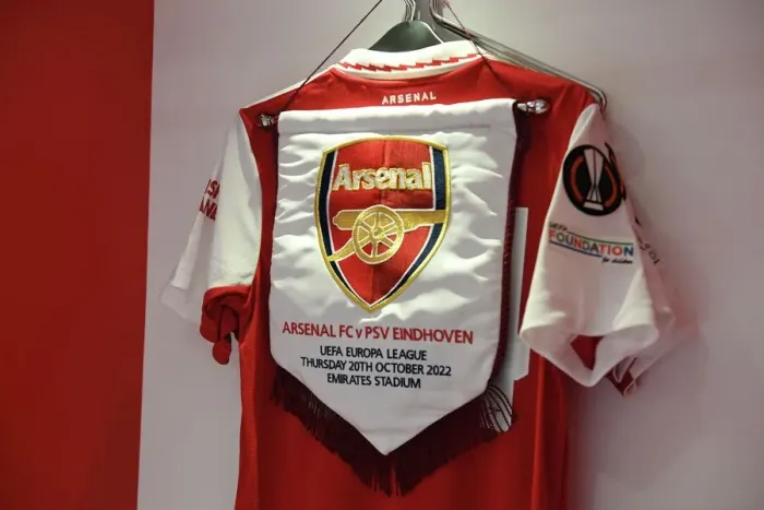 Framed Print : Arsenal vs PSV Eindhoven: Europa League Clash - Arsenal Changing Room Pennant