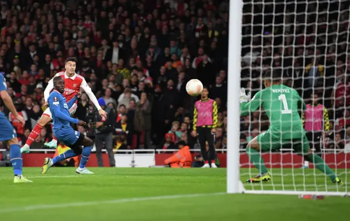 Framed Print : Arsenal vs PSV Eindhoven: Martinelli Goes for Glory in Europa League Clash