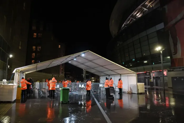 Framed Print : Arsenal vs Rapid Wien: UEFA Europa League Amidst Strict COVID-19 Protocols at Emirates Stadium