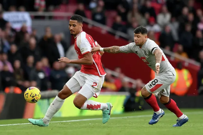 Framed Print : Arsenal vs Sheffield United: William Saliba and Gustavo Hamer Battle for Control in the 2023-24 Premier League Clash Framed Print : Arsenal vs Sheffield United: William Saliba and Gustavo Hamer Battle for Control in the 2023-24 Premier League Clash