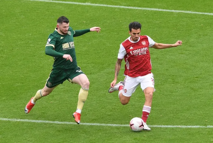 Framed Print : Arsenal vs Sheffield United: Ceballos Evades Pressure in Premier League Clash