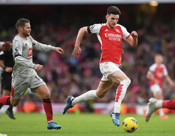 Framed Print : Arsenal vs Sheffield United: Declan Rice Clash in the 2023-24 Premier League Framed Print : Arsenal vs Sheffield United: Declan Rice Clash in the 2023-24 Premier League