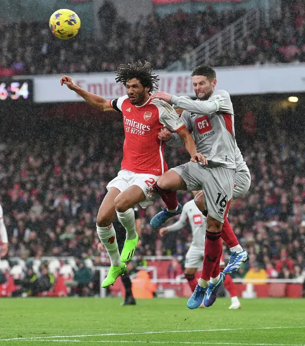 Framed Print : Arsenal vs Sheffield United: Elneny and Norwood Battle for Control in 2023-24 Premier League Clash