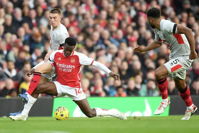 Framed Print : Arsenal vs Sheffield United: A Fierce Battle for Premier League Supremacy (2023-24)