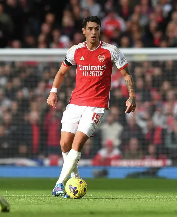 Framed Print : Arsenal vs Sheffield United: Jakub Kiwior in Action, Premier League 2023-24 Framed Print : Arsenal vs Sheffield United: Jakub Kiwior in Action, Premier League 2023-24