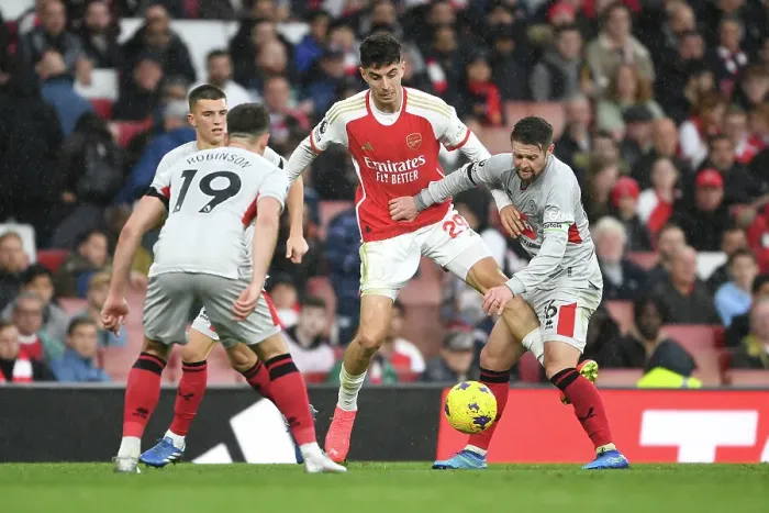 Framed Print : Arsenal vs Sheffield United: Kai Havertz Clashes with Oliver Norwood in the 2023-24 Premier League Battle Framed Print : Arsenal vs Sheffield United: Kai Havertz Clashes with Oliver Norwood in the 2023-24 Premier League Battle