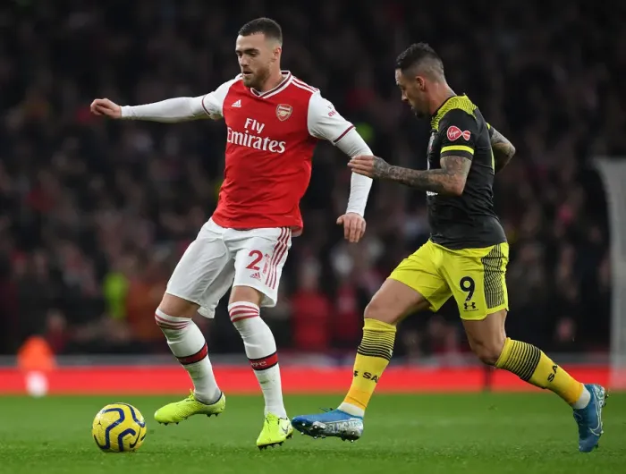 Framed Print : Arsenal vs Southampton: Calum Chambers vs Danny Ings Clash in Premier League Showdown Framed Print : Arsenal vs Southampton: Calum Chambers vs Danny Ings Clash in Premier League Showdown