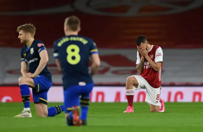 Framed Print : Arsenal vs Southampton: Dani Ceballos Leads Team in Premier League's Taking the Knee Protest Framed Print : Arsenal vs Southampton: Dani Ceballos Leads Team in Premier League's Taking the Knee Protest