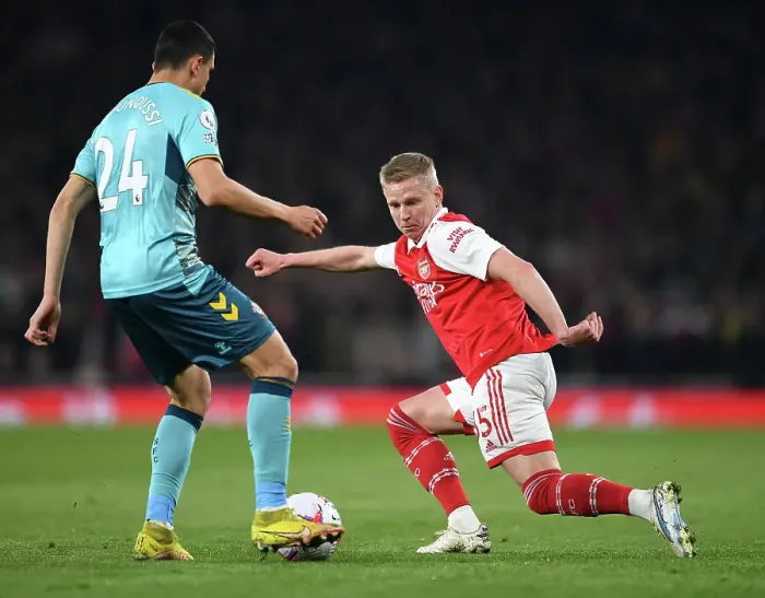 Framed Print : Arsenal vs Southampton: Intense Battle for the Ball - Premier League 2022-23 Framed Print : Arsenal vs Southampton: Intense Battle for the Ball - Premier League 2022-23