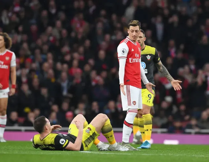 Framed Print : Arsenal vs Southampton: Ozil and Hojbjerg Clash in Premier League Showdown