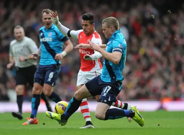 Framed Print : Arsenal vs Stoke City: Clash between Alexis Sanchez and Ryan Shawcross