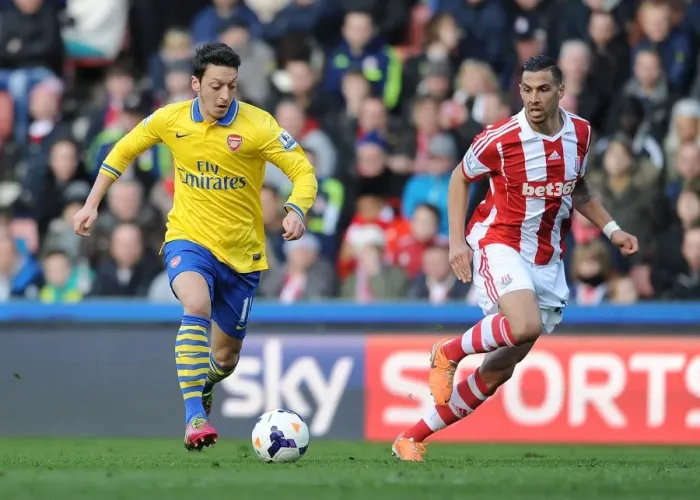 Framed Print : Arsenal vs Stoke City: Premier League Clash at Britannia Stadium (March 2014) Framed Print : Arsenal vs Stoke City: Premier League Clash at Britannia Stadium (March 2014)