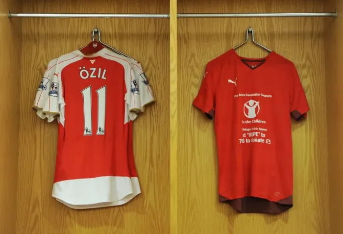 Framed Print : Arsenal vs Stoke City: Save the Children Warm-Up (Premier League 2015-16) Framed Print : Arsenal vs Stoke City: Save the Children Warm-Up (Premier League 2015-16)