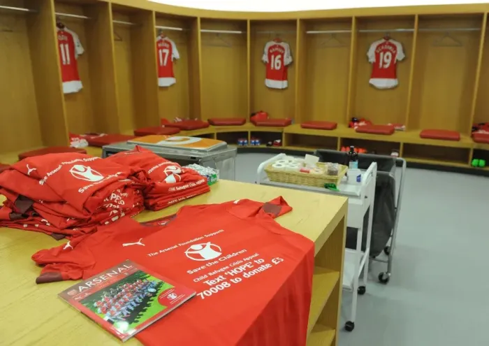 Framed Print : Arsenal vs Stoke City: Uniting for Save the Children (Premier League 2015-16)