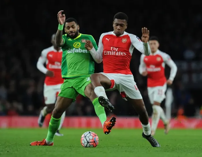 Framed Print : Arsenal vs Sunderland: FA Cup Showdown - Iwobi Stands Firm Against Villa