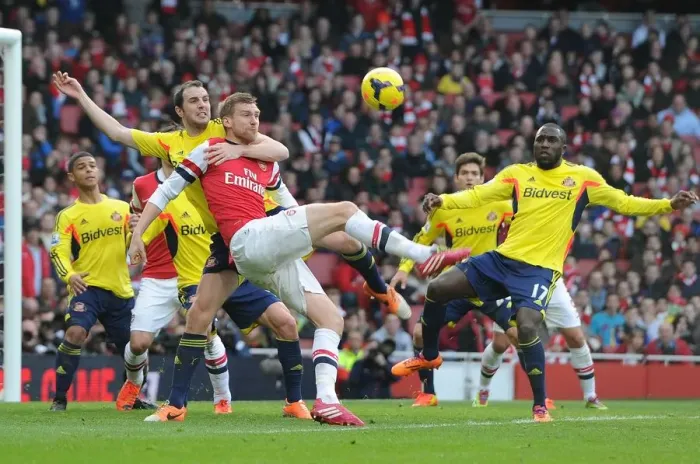 Framed Print : Arsenal vs Sunderland: Per Mertesacker Faces Off Against John O'Shea and Jozy Altidore Framed Print : Arsenal vs Sunderland: Per Mertesacker Faces Off Against John O'Shea and Jozy Altidore