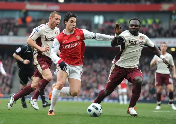 Framed Print : Arsenal vs Sunderland: Nasri, Mensah, and Bardsley Face Off in Scoreless Premier League Clash at Emirates Stadium
