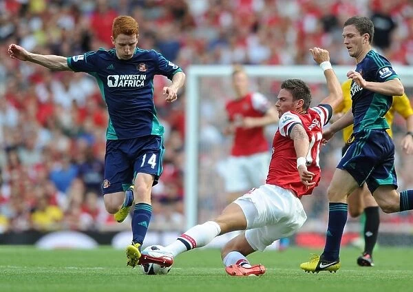 Arsenal vs Sunderland: Olivier Giroud Faces Off Against Jack Colback and Craig Gardner in 2012-13 Premier League Clash