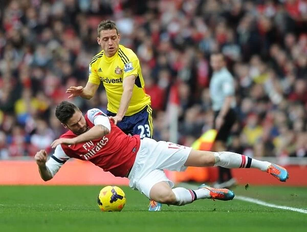 Arsenal vs Sunderland: Olivier Giroud vs Emanuele Giaccherini Battle at Emirates Stadium, Premier League 2013-14