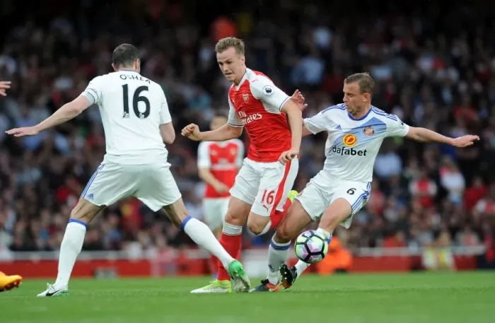 Framed Print : Arsenal vs Sunderland: Rob Holding Stands Firm Against John O'Shea and Lee Catermole